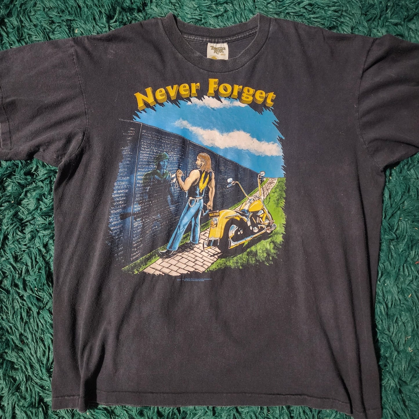 Vintage 1995 “Never Forget” Vietnam Memorial Biker T-Shirt 25x28 USA Made