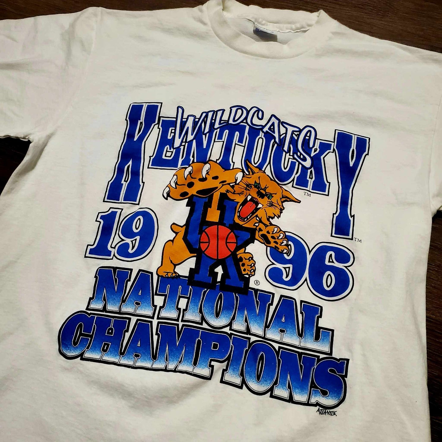 (L) Vtg Kentucky Wildcats '96 National Champions T-Shirt