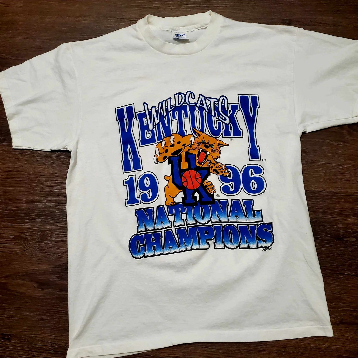 (L) Vtg Kentucky Wildcats '96 National Champions T-Shirt