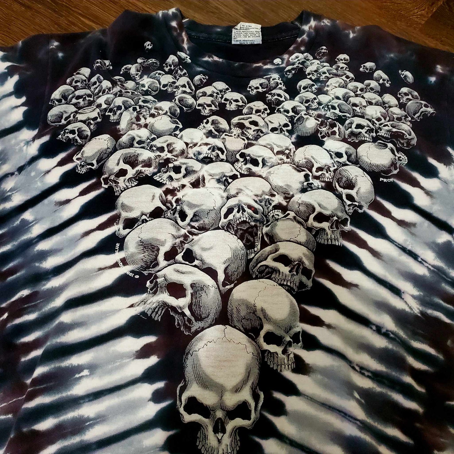 (XL) Vtg Liquid Blue Skulls Tie Dye AOP