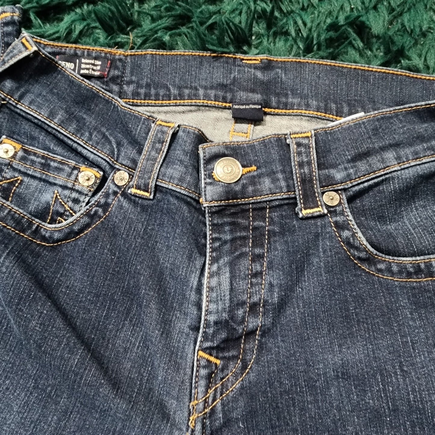 True Religion Geno Relaxed Slim Jeans Size 31 – Dark Wash, Modern Fit